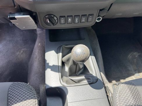 Used 2016 Nissan Frontier PRO-4X AWD/4WD image 10