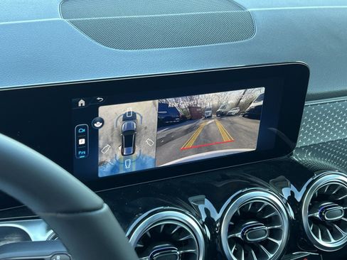 New 2026 Mercedes-Benz GLB 250 4MATIC image 17