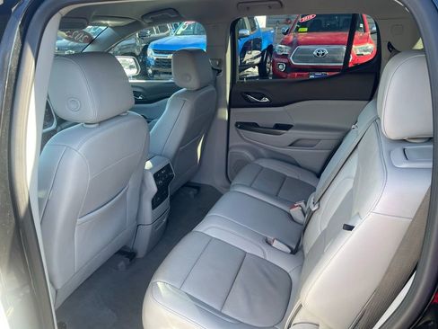 Used 2023 GMC Acadia SLT AWD/4WD image 12