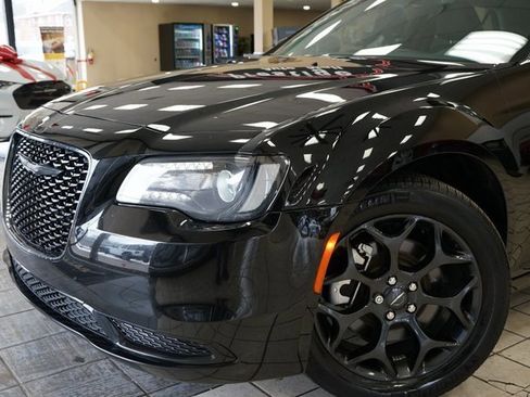 Used 2021 Chrysler 300 Touring w/ Sport Appearance Package image 20