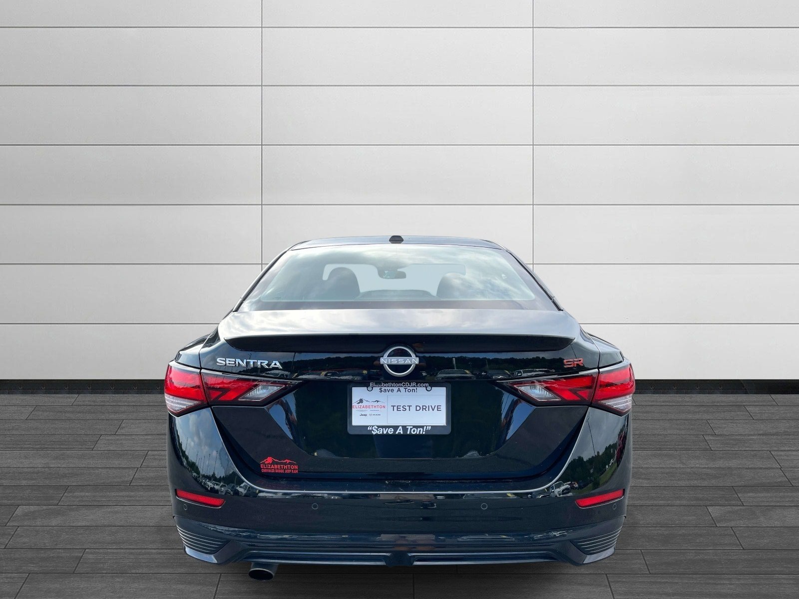 Used 2025 Nissan Sentra SR FWD image 4
