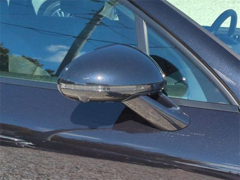 Used 2025 Porsche Macan image 12