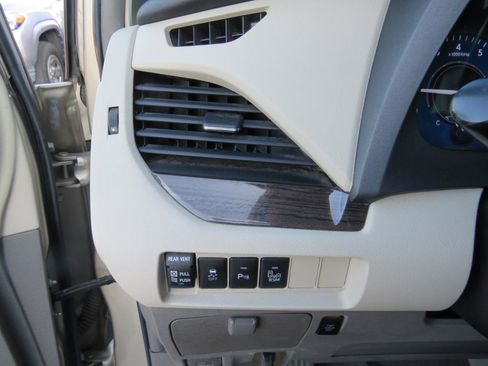 Used 2015 Toyota Sienna XLE w/ XLE Navigation Package FWD image 12
