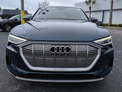 Used 2019 Audi e-tron Prestige w/ Prestige Package image 9