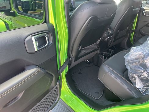 New 2025 Jeep Gladiator Sport image 14