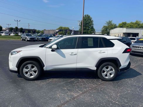 Used 2021 Toyota RAV4 XLE AWD/4WD image 4