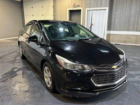 Used 2017 Chevrolet Cruze LS FWD image 8