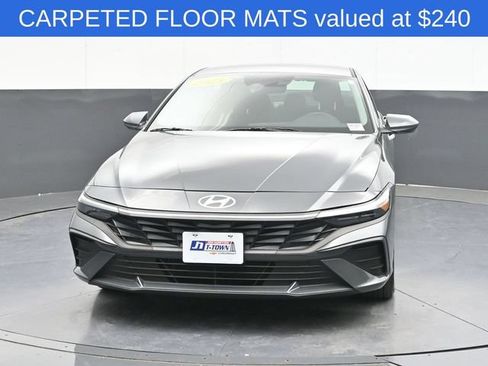 Used 2025 Hyundai Elantra Hybrid FWD image 2