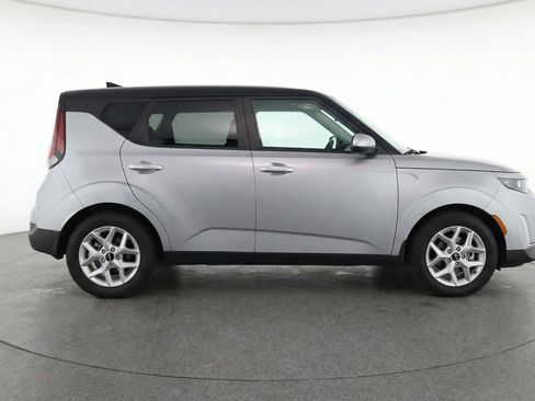 Used 2025 Kia Soul LX w/ LX Technology Package FWD image 11