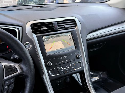 Used 2019 Ford Fusion SE FWD image 31