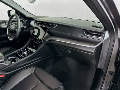 Certified 2025 Jeep Grand Cherokee Limited w/ MOPAR Finishing Package image 40