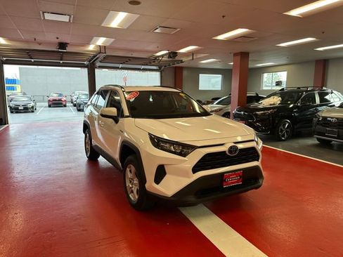 Used 2021 Toyota RAV4 LE image 2