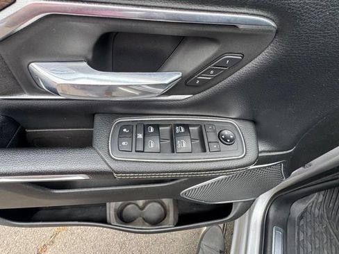 Used 2019 RAM 1500 Laramie AWD/4WD image 15