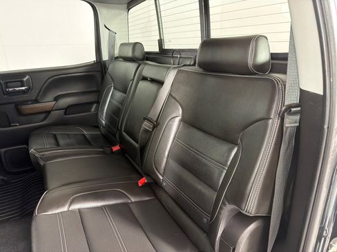Used 2018 GMC Sierra 2500 Denali w/ Duramax Plus Package AWD/4WD image 17