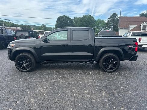 Used 2025 Chevrolet Colorado Z71 w/ Technology Package AWD/4WD image 4