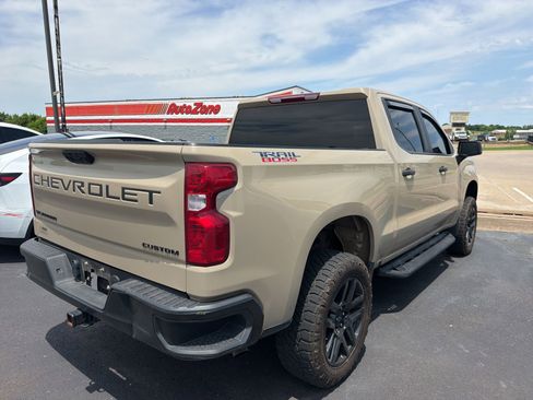 Used 2022 Chevrolet Silverado 1500 Custom Trail Boss w/ LPO, Dark Essentials Package AWD/4WD image 4