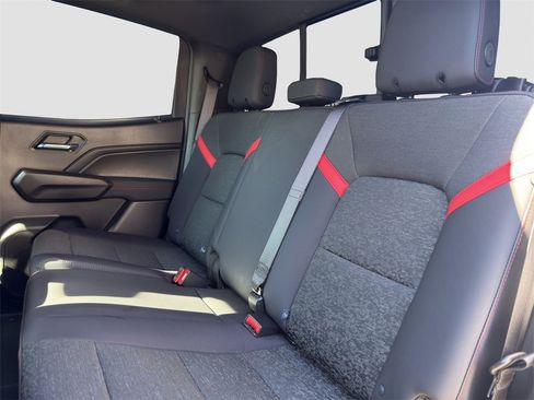 Used 2025 Chevrolet Colorado Z71 w/ Technology Package image 11