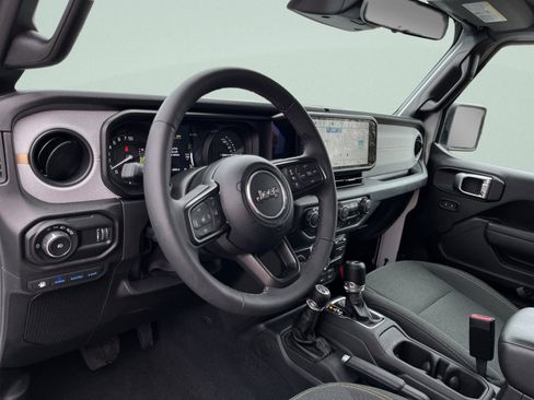 Used 2025 Jeep Wrangler Willys image 18