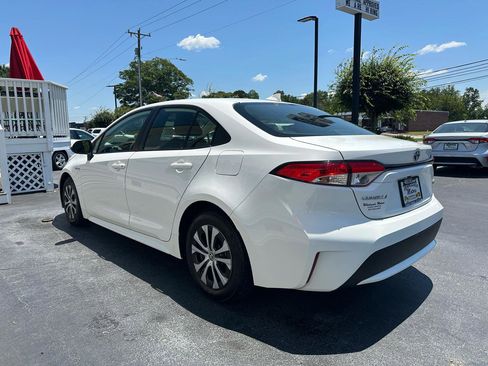 Used 2020 Toyota Corolla LE FWD image 4
