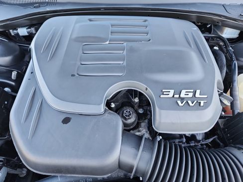 Used 2018 Chrysler 300 Touring image 23