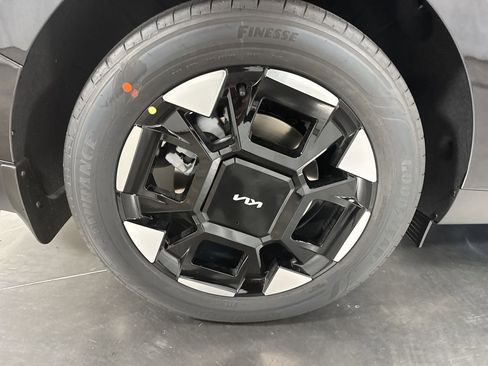 New 2026 Kia Carnival EX image 13