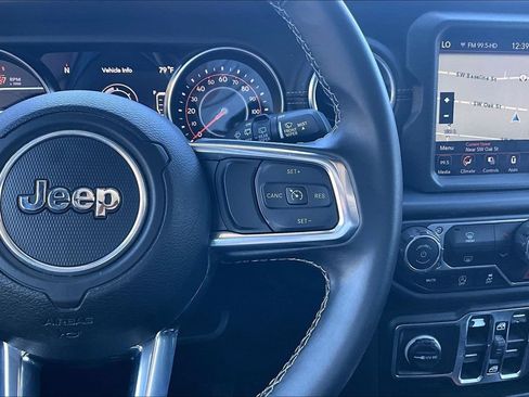 Used 2021 Jeep Wrangler Unlimited Sahara AWD/4WD image 25
