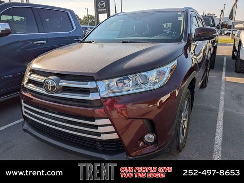 Used 2019 Toyota Highlander XLE AWD/4WD image 1
