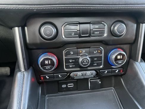 Used 2024 Chevrolet Suburban Z71 w/ Off-Road Capability Package image 30