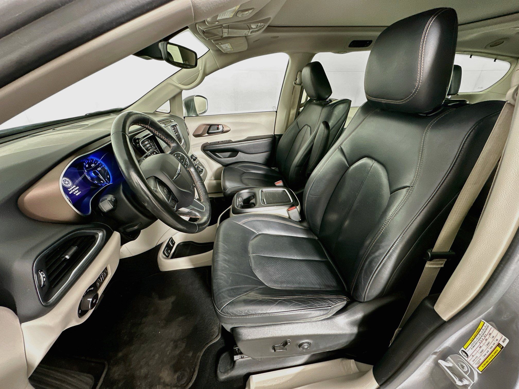 Used 2019 Chrysler Pacifica Touring-L Plus w/ Advanced Safetytec Group FWD image 13