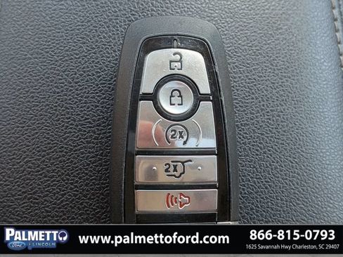 Used 2022 Ford Escape SE w/ SE Sport Appearance Package FWD image 32