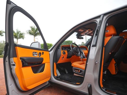 Used 2022 Rolls-Royce Cullinan w/ Dark Exterior Package image 48