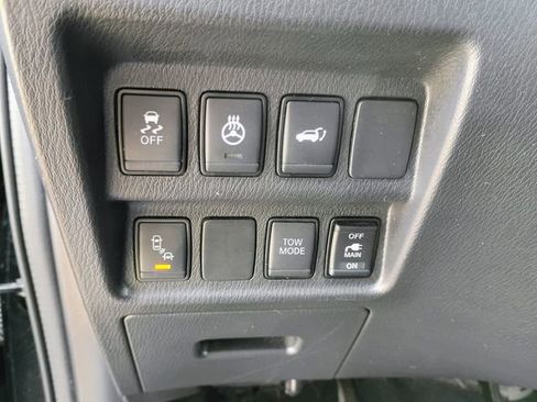 Used 2020 Nissan Pathfinder SL image 32