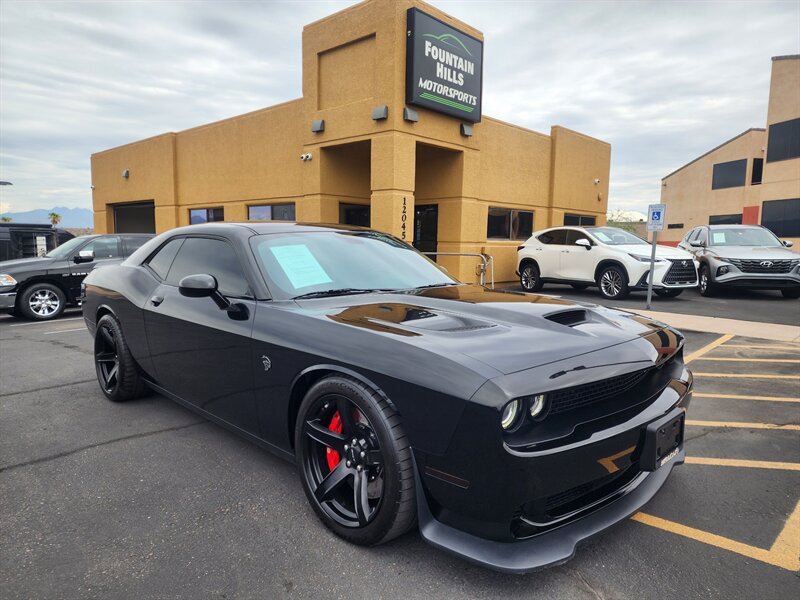 Used 2017 Dodge Challenger SRT Hellcat RWD image 1
