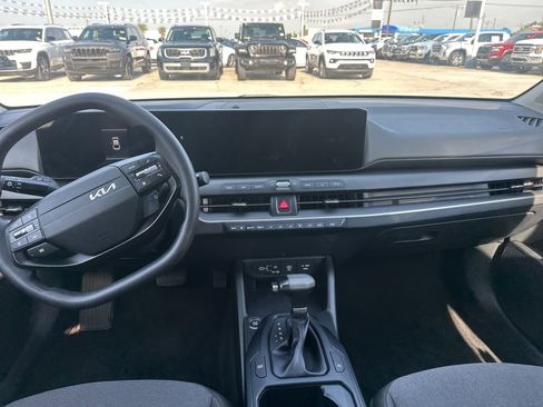 Used 2025 Kia K4 FWD image 9