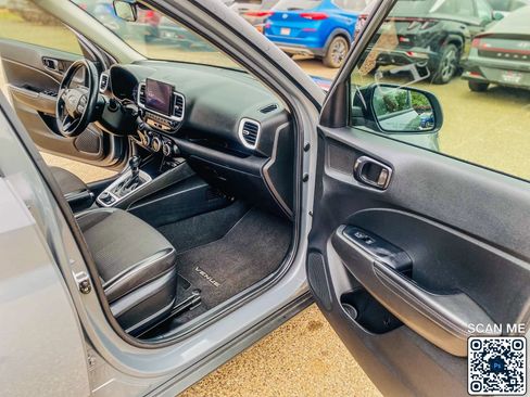Used 2022 Hyundai Venue Limited w/ Cargo Package FWD image 15
