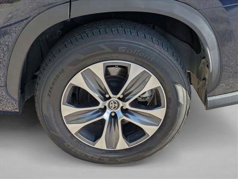 Used 2022 Toyota Highlander XLE FWD image 7