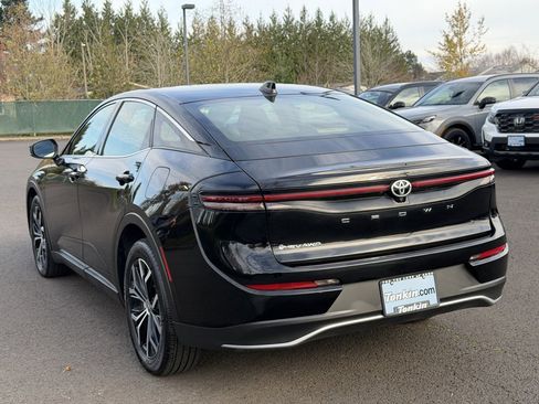 Used 2024 Toyota Crown XLE image 6