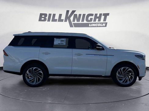 New 2026 Lincoln Navigator Reserve AWD/4WD image 6
