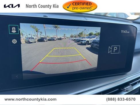 Certified 2025 Kia Sorento LX image 9