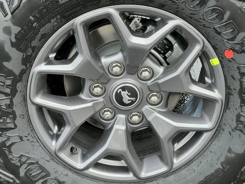 New 2025 Ford Bronco Badlands image 7