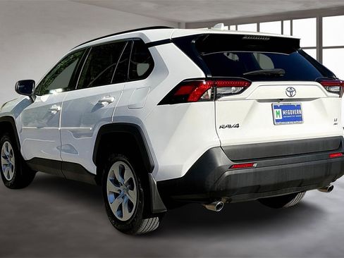 Used 2021 Toyota RAV4 LE image 4
