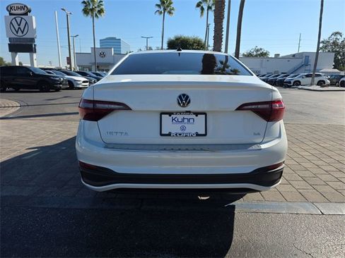 Certified 2024 Volkswagen Jetta SE image 5