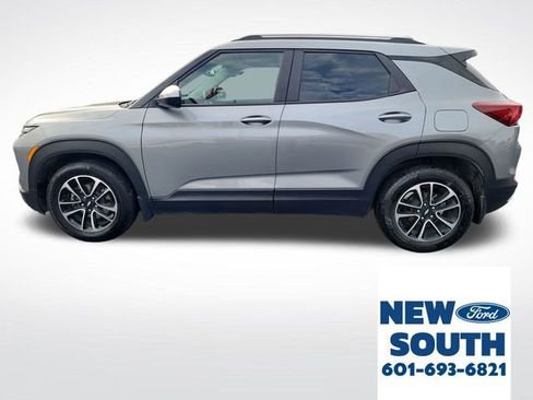 Used 2024 Chevrolet TrailBlazer LT w/ Convenience Package image 2