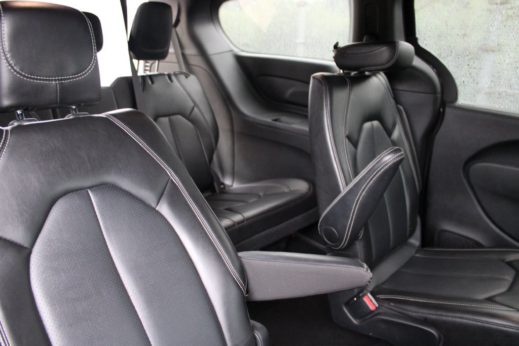 Used 2025 Chrysler Pacifica Select FWD image 23