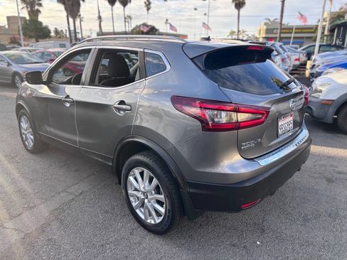 Used 2021 Nissan Rogue Sport SV image 3