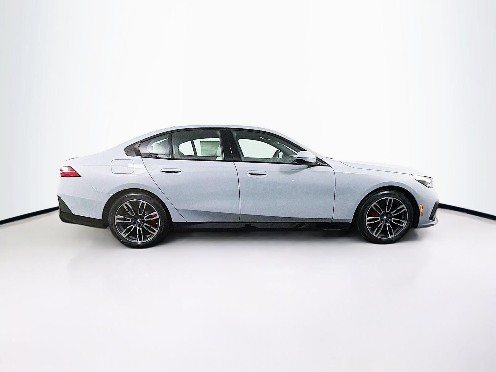 New 2026 BMW 530i xDrive w/ M Sport Package AWD/4WD image 8