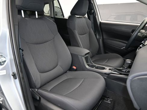 Used 2023 Toyota Corolla Cross LE image 38