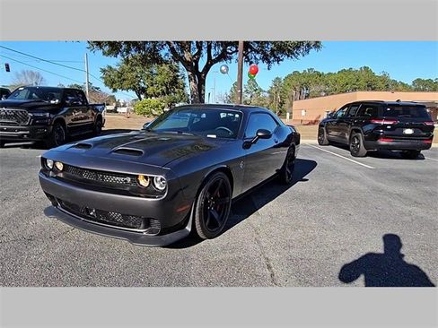 Used 2019 Dodge Challenger SRT Hellcat w/ Plus Package image 19