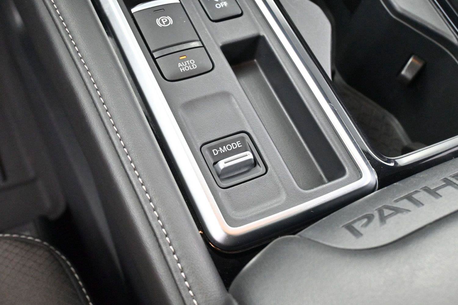 Used 2025 Nissan Pathfinder SL w/ SL Premium Package FWD image 20