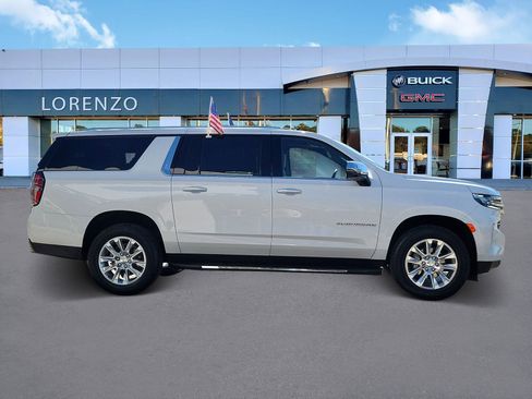 Used 2024 Chevrolet Suburban Premier w/ Premium Package image 4